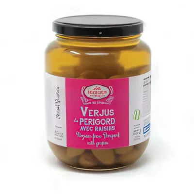 Green grape juice ‘Verjus’ with grapes