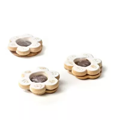 Cream and Hazelnut Daisy